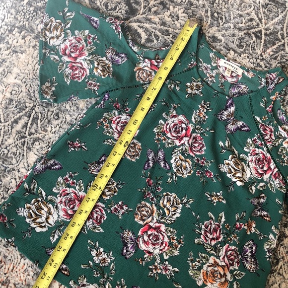 Francesca’s Cold Shoulder Top - Picture 6 of 8